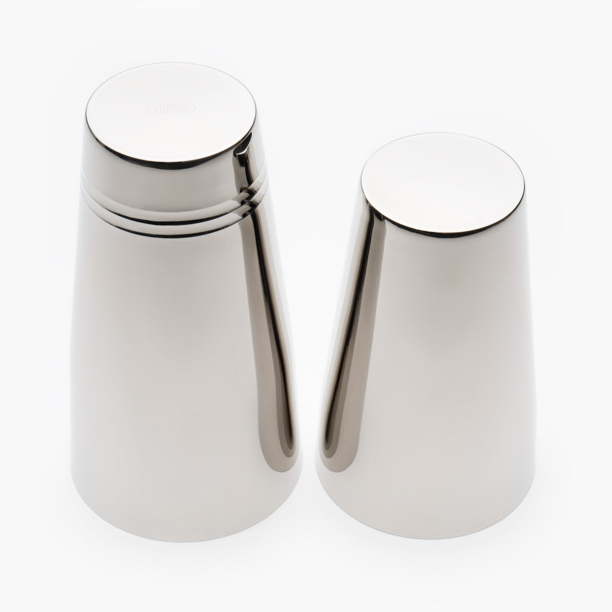 Yukiwa Boston shaker tins in silver